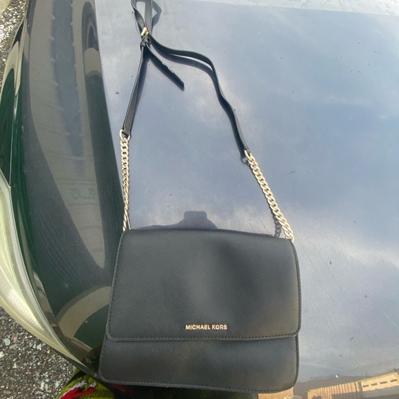 Michael kors purse. Name- Lg GUSSET CROSSBODY. - Picture 1 of 5